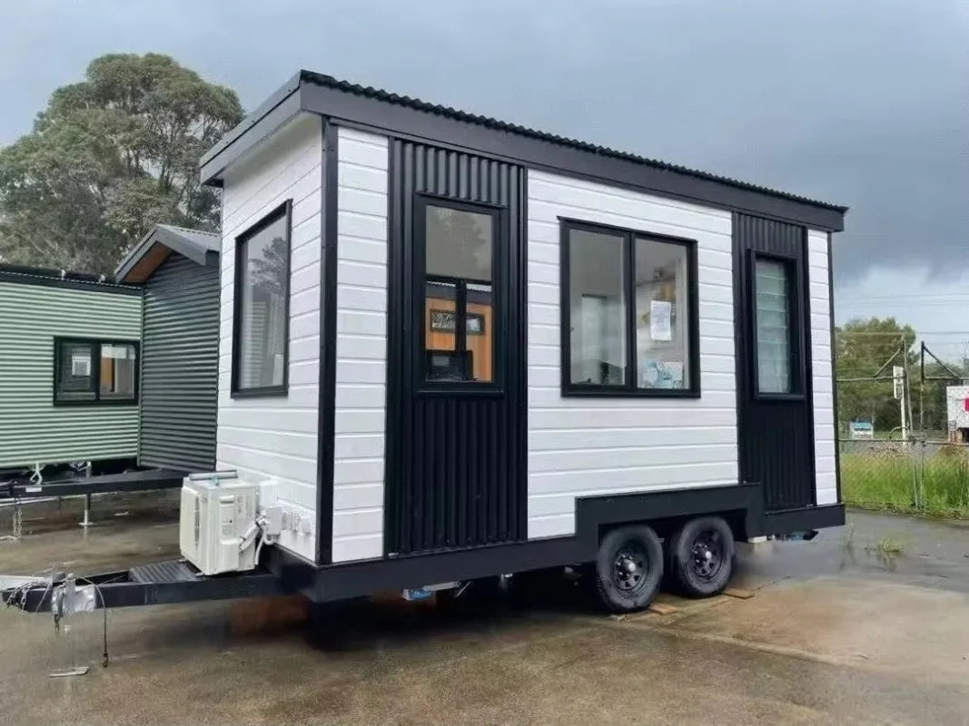 Luxury Expandable Container House on Wheels 20ft 40ft Prefab Modular Tiny Home for Villa Glamping Hotel Custom